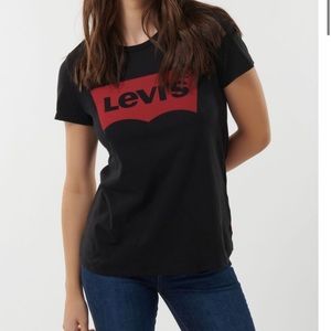 Levi’s tee shirt - small